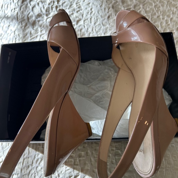 GORGEOUS PRADA NUDE PATENT LEATHER PEEP TOE WEDGE SLING BACK SIZE 38 1/2 - Picture 9 of 12